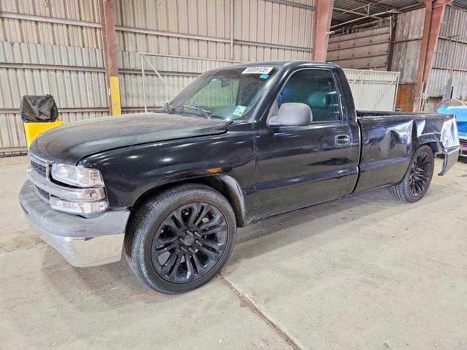 CHEVROLET SILVERADO 2000 with VIN 1GCEC14W6YE143809 - Photo from auction