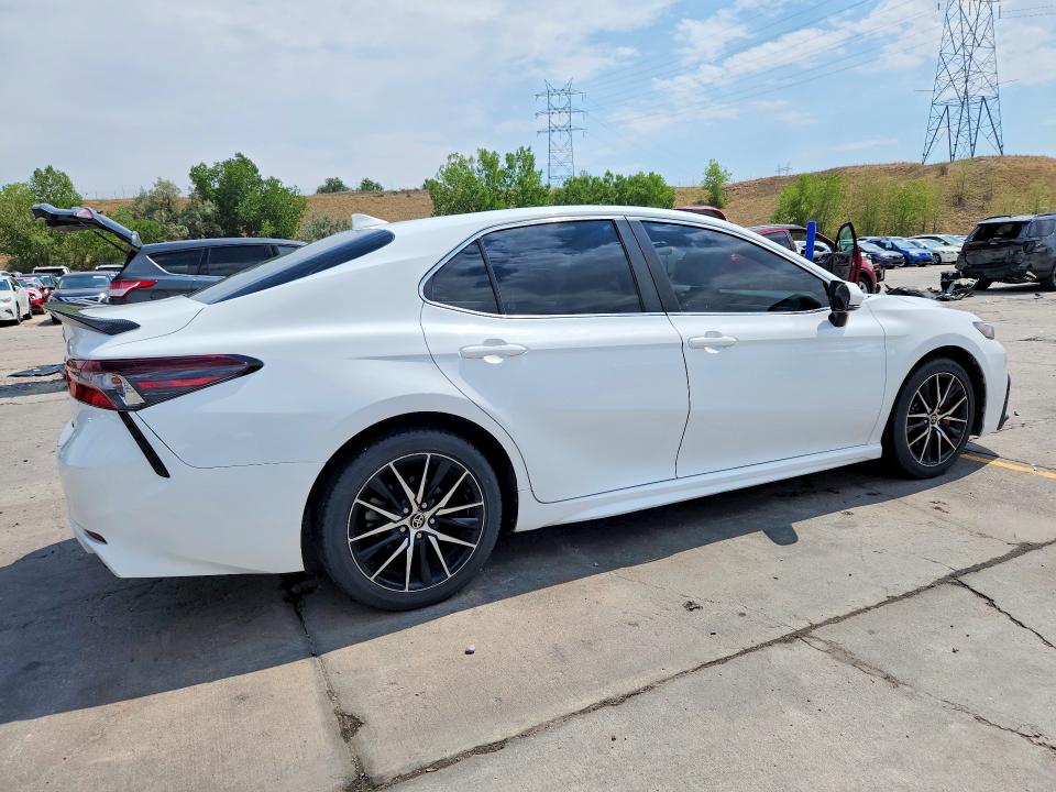 Photo 3 from auction – 2022 TOYOTA CAMRY with VIN 4T1G11AK5NU668938