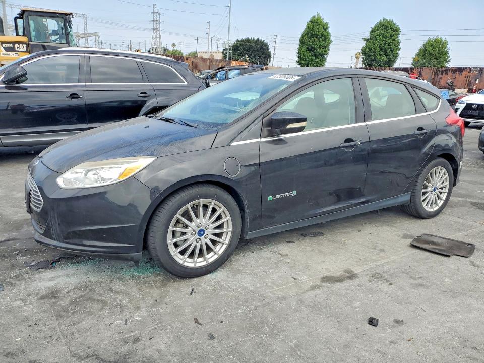 FORD FOCUS 2014 with VIN 1FADP3R41EL111821 - Photo from auction
