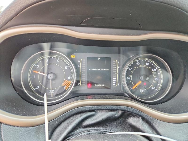 Photo 9 from auction – 2015 JEEP CHEROKEE with VIN 1C4PJLCB0FW670616