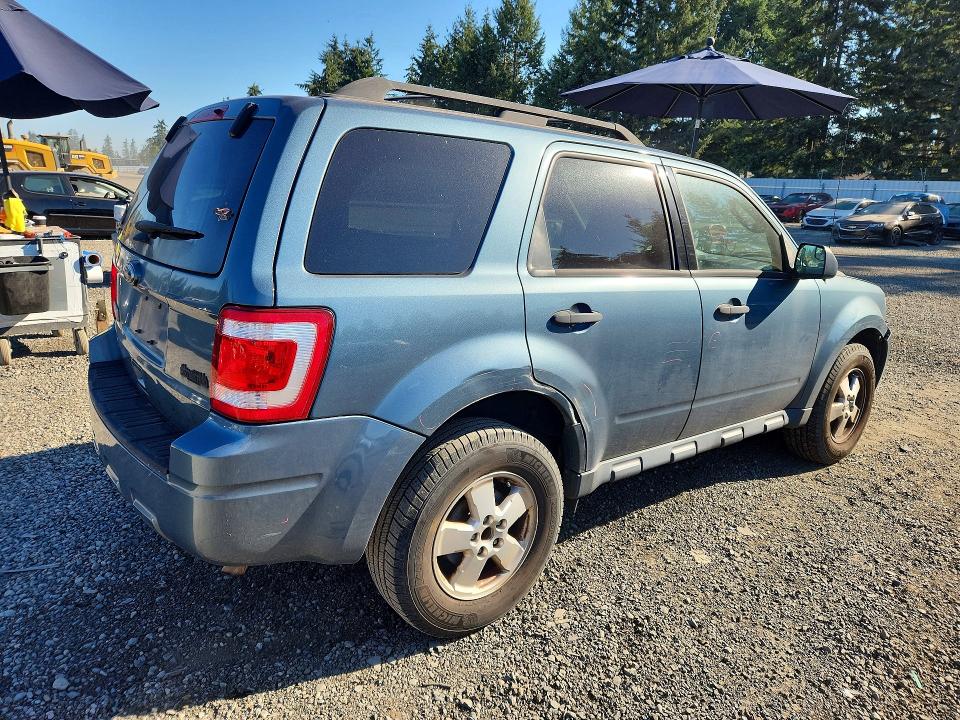 Photo 3 from auction – 2011 FORD ESCAPE with VIN 1FMCU0D78BKB71574