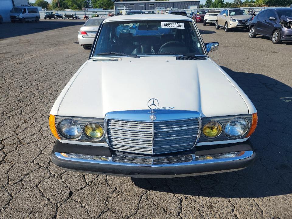 Photo 5 from auction – 1982 MERCEDES-BENZ 240 with VIN WDBAB23A7CB307686