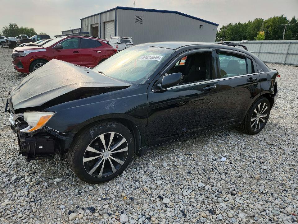 CHRYSLER 200 2013 with VIN 1C3CCBBGXDN747354 - Photo from auction