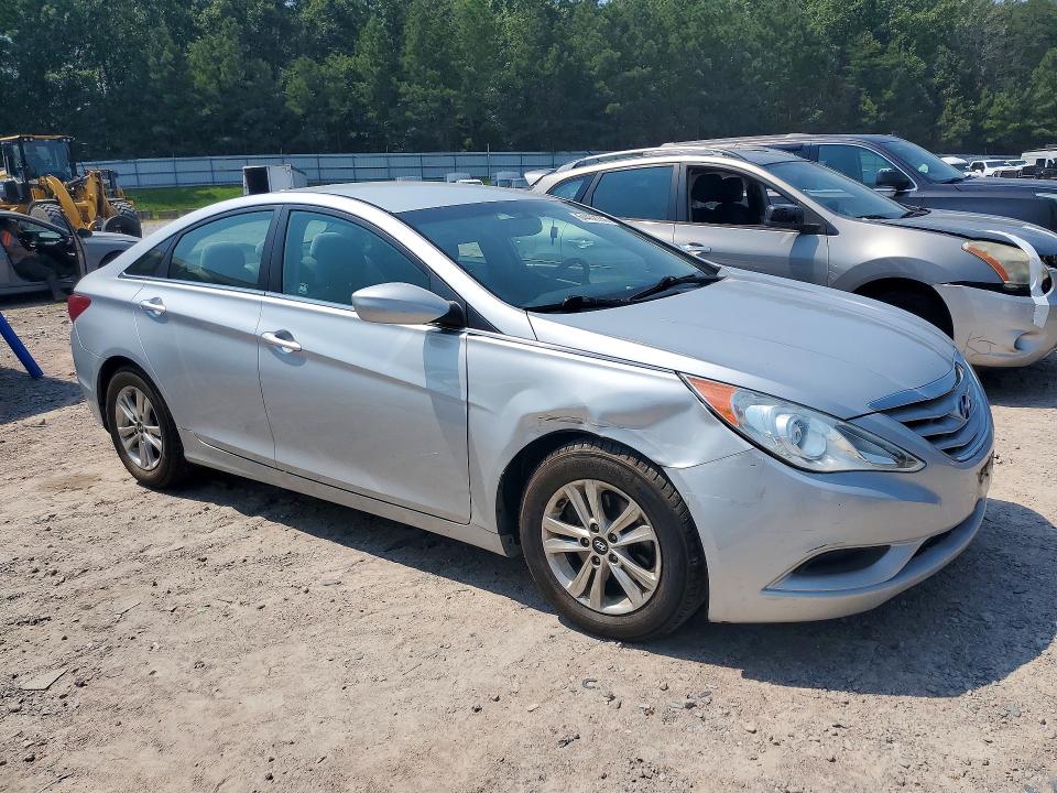 Photo 4 from auction – 2011 HYUNDAI SONATA with VIN 5NPEB4AC2BH263063