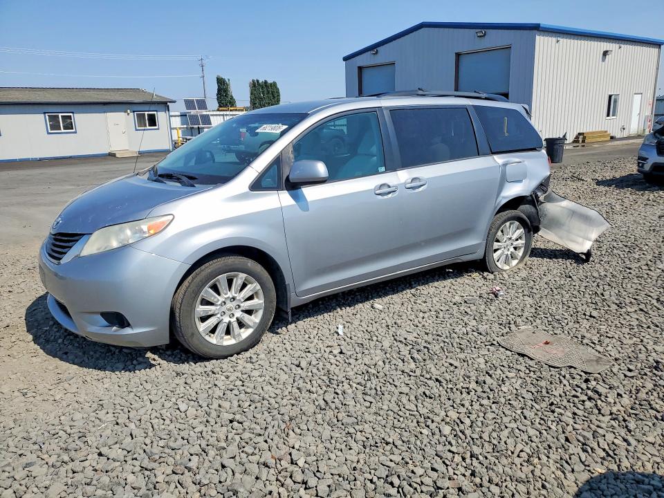 TOYOTA SIENNA 2012 con VIN 5TDJK3DC4CS041477 - Foto de la subasta