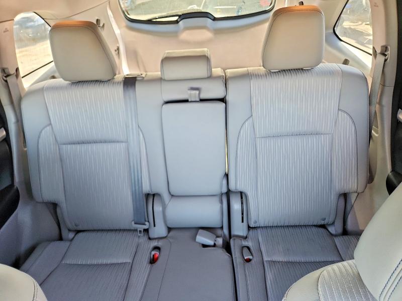 Фото 10 с аукциона – 2016 TOYOTA HIGHLANDER с VIN 5TDBKRFH0GS315585