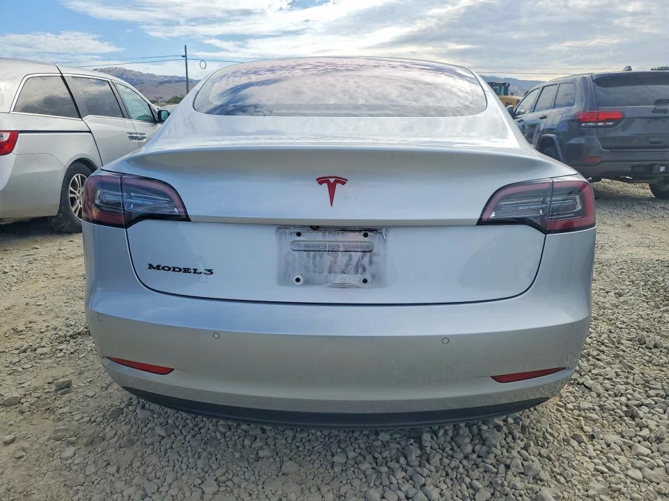 Photo 6 from auction – 2018 TESLA MODEL 3 with VIN 5YJ3E1EA9JF008784