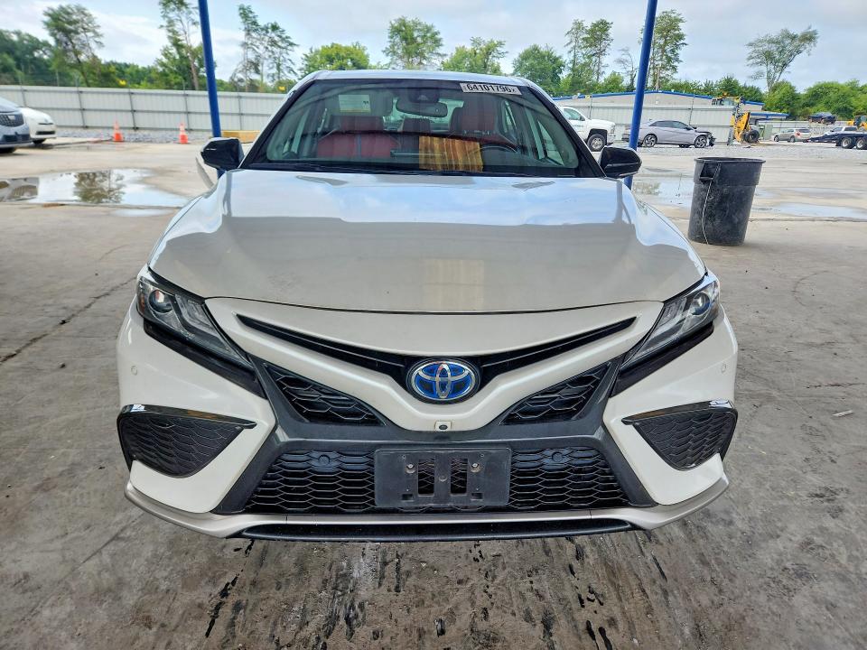 Photo 5 from auction – 2022 TOYOTA CAMRY with VIN 4T1K31AK5NU044643