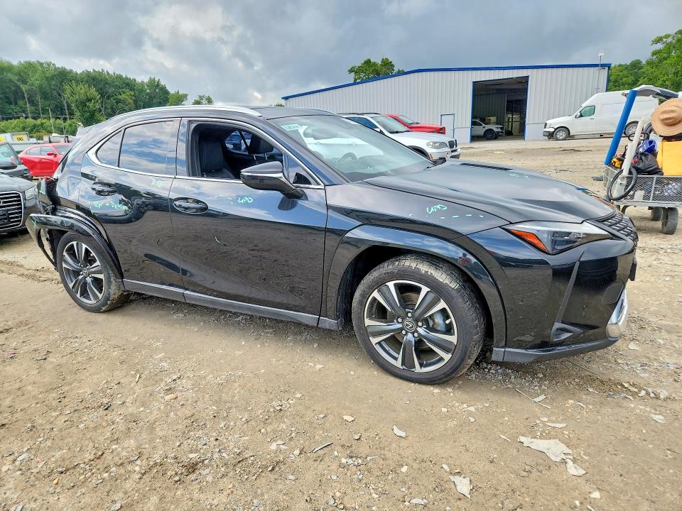 Photo 4 from auction – 2023 LEXUS UX with VIN JTHP6JBH4P2134772
