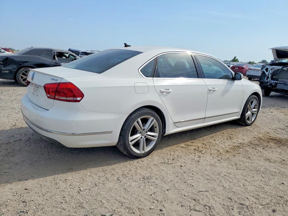 Photo 3 from auction – 2015 VOLKSWAGEN PASSAT with VIN 1VWBS7A36FC004711