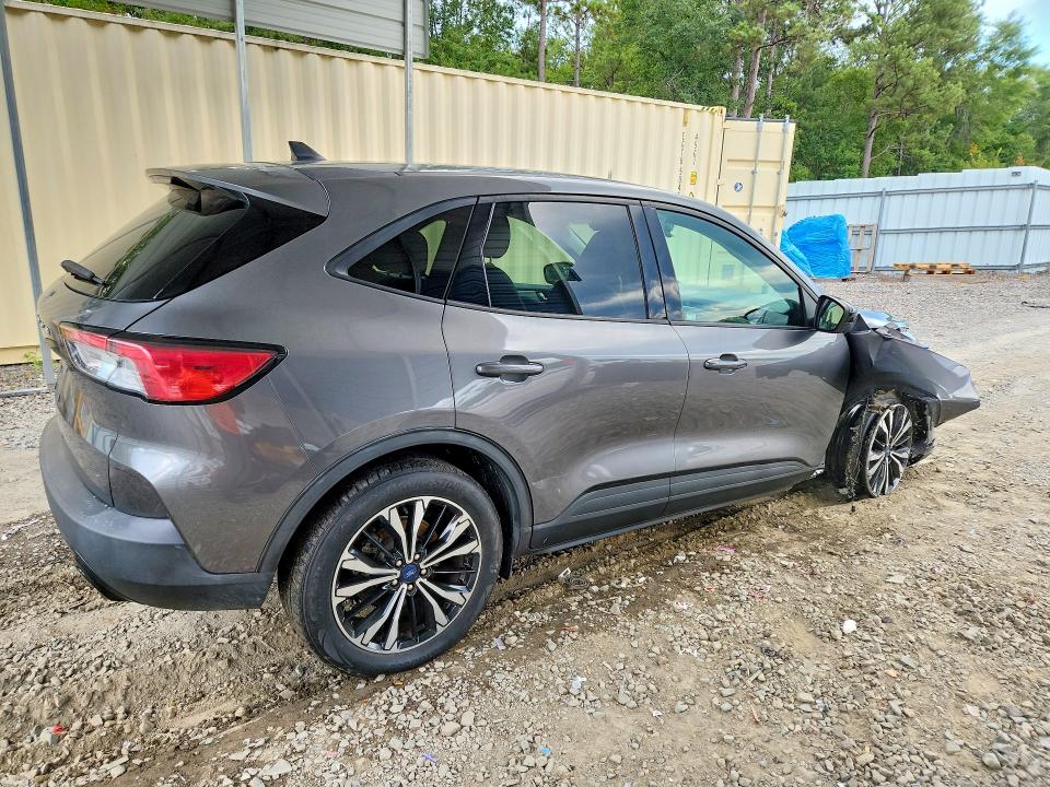 Photo 3 from auction – 2021 FORD ESCAPE with VIN 1FMCU0G61MUA37189