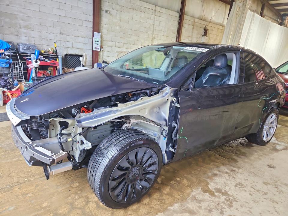 TESLA MODEL Y 2024 with VIN 7SAYGDEE5RA272648 - Photo from auction