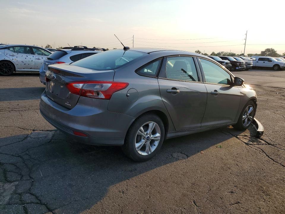 Photo 3 from auction – 2013 FORD FOCUS with VIN 1FADP3F28DL153680