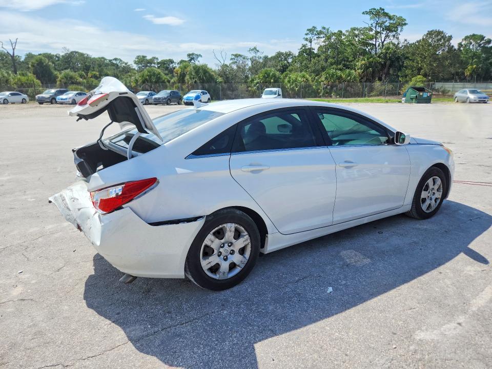 Photo 3 from auction – 2011 HYUNDAI SONATA with VIN 5NPEB4AC1BH169529