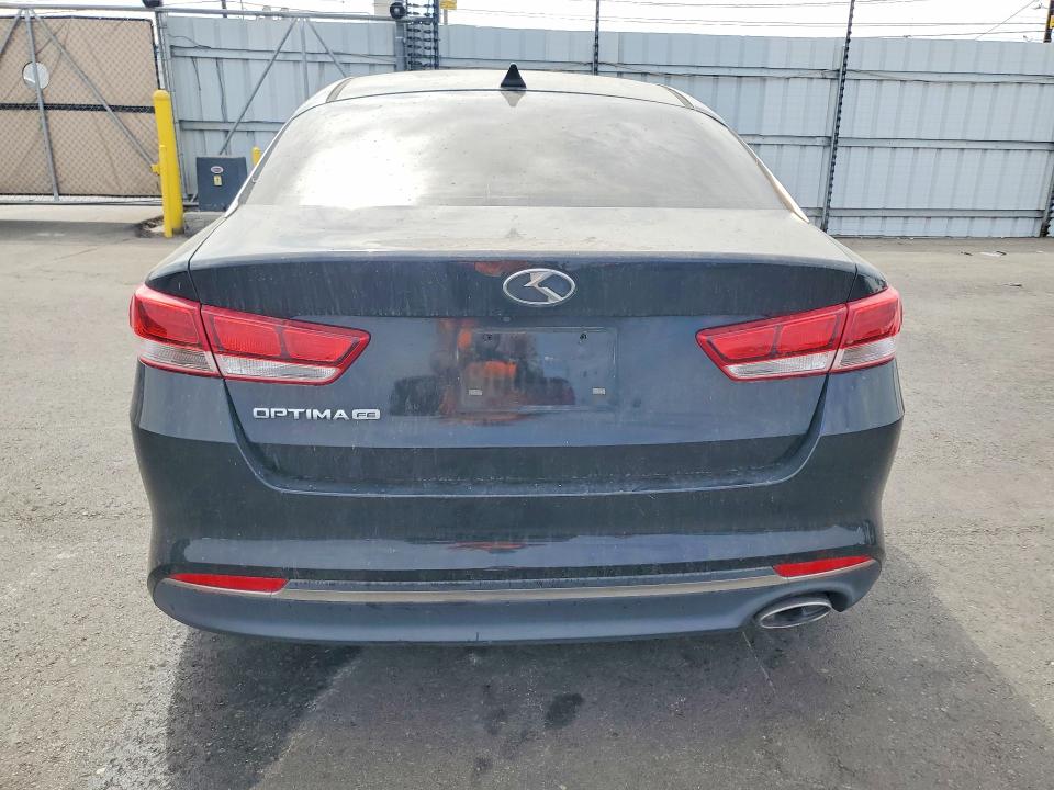Photo 6 from auction – 2017 KIA OPTIMA with VIN 5XXGT4L31HG150129