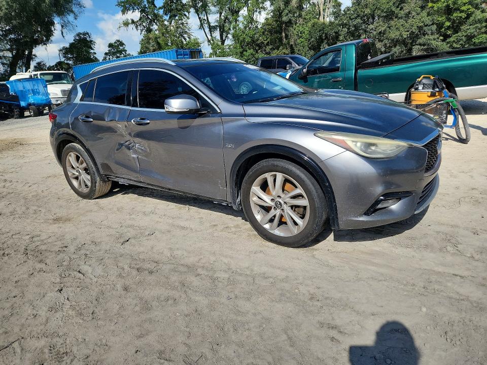 Photo 4 from auction – 2017 INFINITI QX30 with VIN SJKCH5CP8HA015604