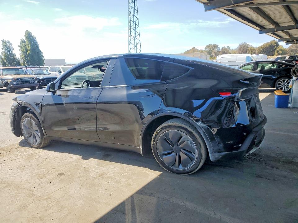 Снимка 2 от търг – 2026 TESLA MODEL Y с VIN 7SAYGDEE3TF424064