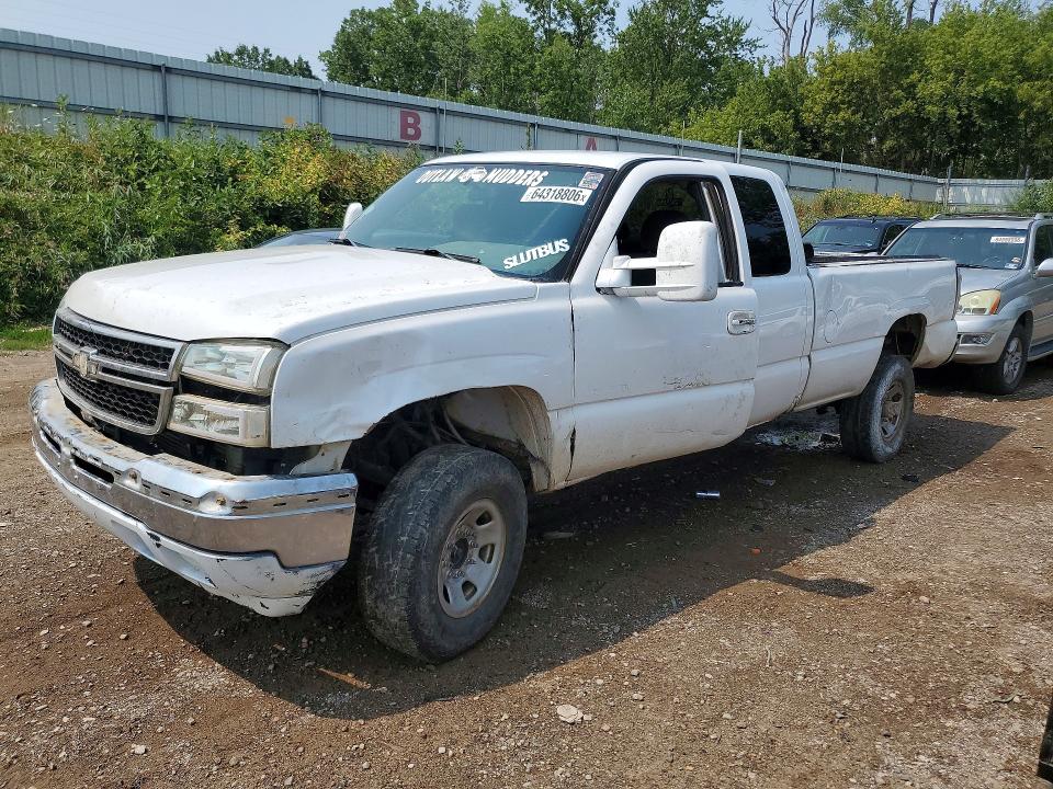CHEVROLET SILVERADO 2005 with VIN 1GCHK39275E232852 - Photo from auction