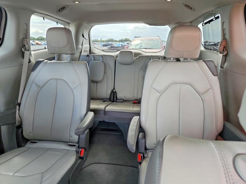 Photo 10 from auction – 2017 CHRYSLER PACIFICA with VIN 2C4RC1BG8HR610597