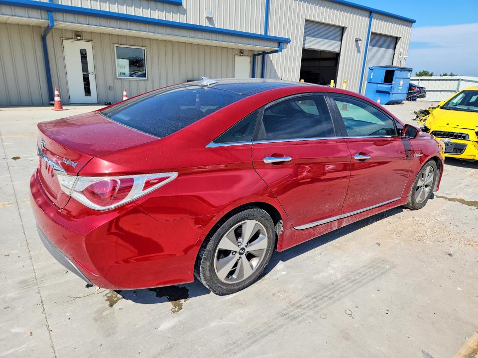 Photo 3 from auction – 2012 HYUNDAI SONATA with VIN KMHEC4A42CA038572