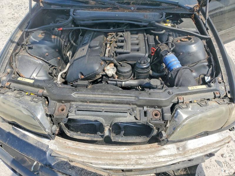 Photo 11 from auction – 2002 BMW 325 with VIN WBAEU33422PF57819