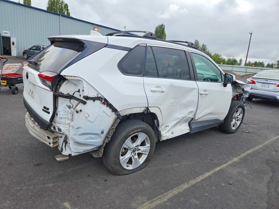 Photo 3 from auction – 2021 TOYOTA RAV4 with VIN 2T3RWRFV3MW113648