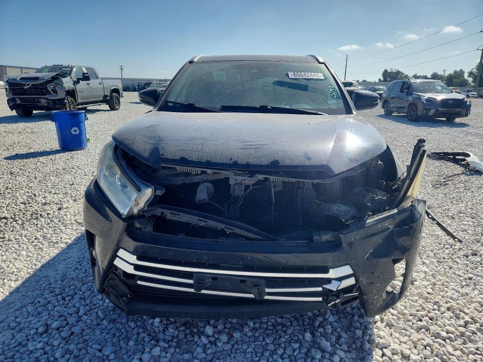 Снимка 5 от търг – 2018 TOYOTA HIGHLANDER с VIN 5TDJZRFH0JS488151