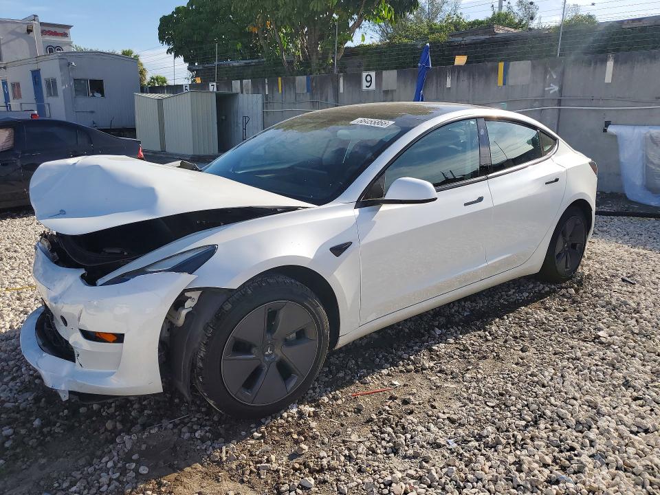 TESLA MODEL 3 2023 مع رقم تعريف المركبة 5YJ3E1EA6PF482152 - صورة من المزاد