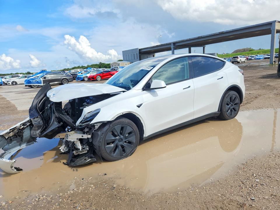 TESLA MODEL Y 2024 مع رقم تعريف المركبة 7SAYGAEE4RF167455 - صورة من المزاد