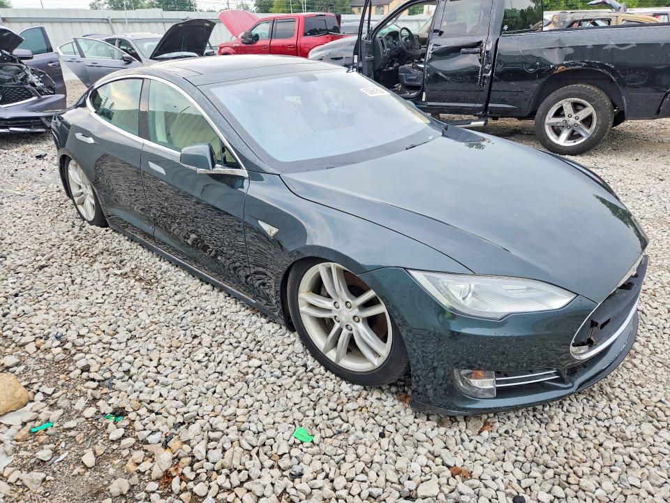 Photo 4 from auction – 2013 TESLA MODEL S with VIN 5YJSA1CN2DFP05490