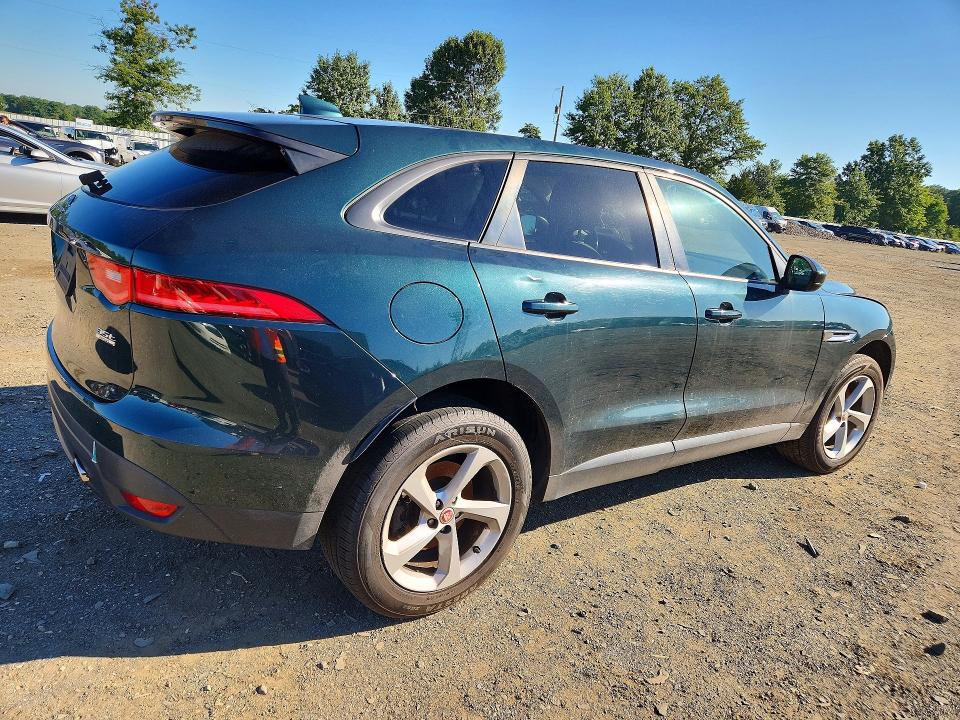 Photo 3 from auction – 2017 JAGUAR F-PACE with VIN SADCJ2BV6HA499671