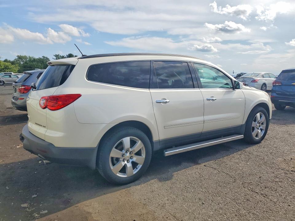 Photo 3 from auction – 2011 CHEVROLET TRAVERSE with VIN 1GNKVLED6BJ358389