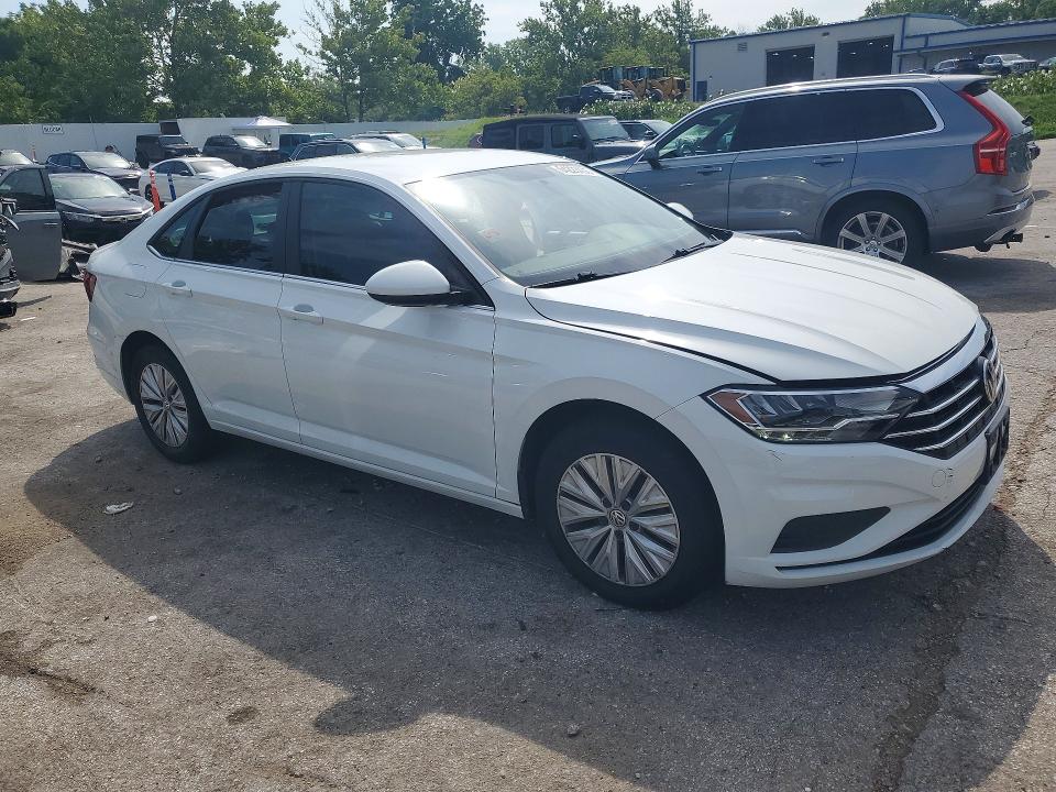 Photo 4 from auction – 2020 VOLKSWAGEN JETTA with VIN 3VWCB7BU2LM035637