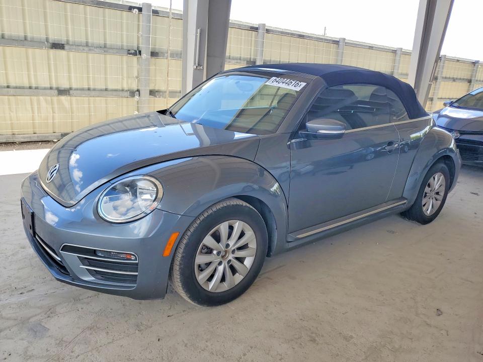 VOLKSWAGEN BEETLE 2018 with VIN 3VW5DAATXJM502227 - Photo from auction