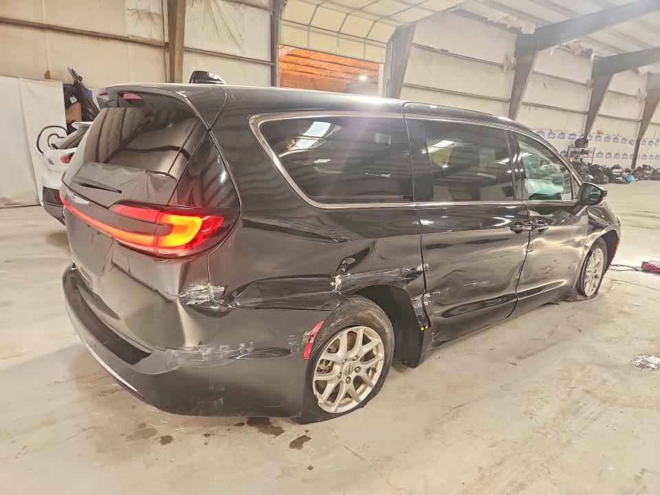Photo 3 from auction – 2023 CHRYSLER PACIFICA with VIN 2C4RC1BG0PR627277