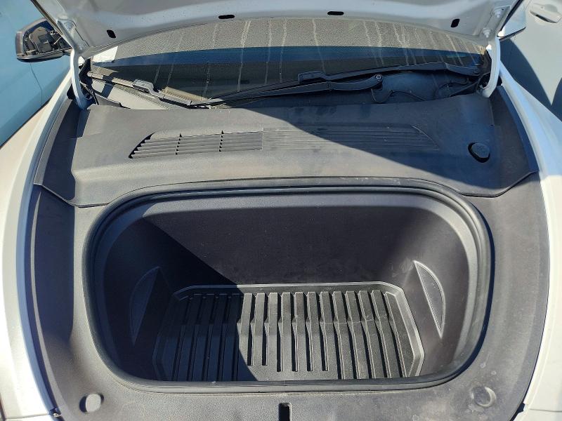 Photo 11 from auction – 2020 TESLA MODEL Y with VIN 5YJYGDEE8LF009092