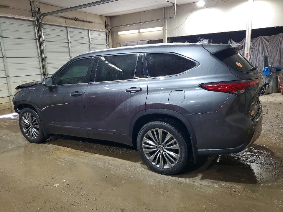 Photo 2 from auction – 2020 TOYOTA HIGHLANDER with VIN 5TDFZRBH7LS022845