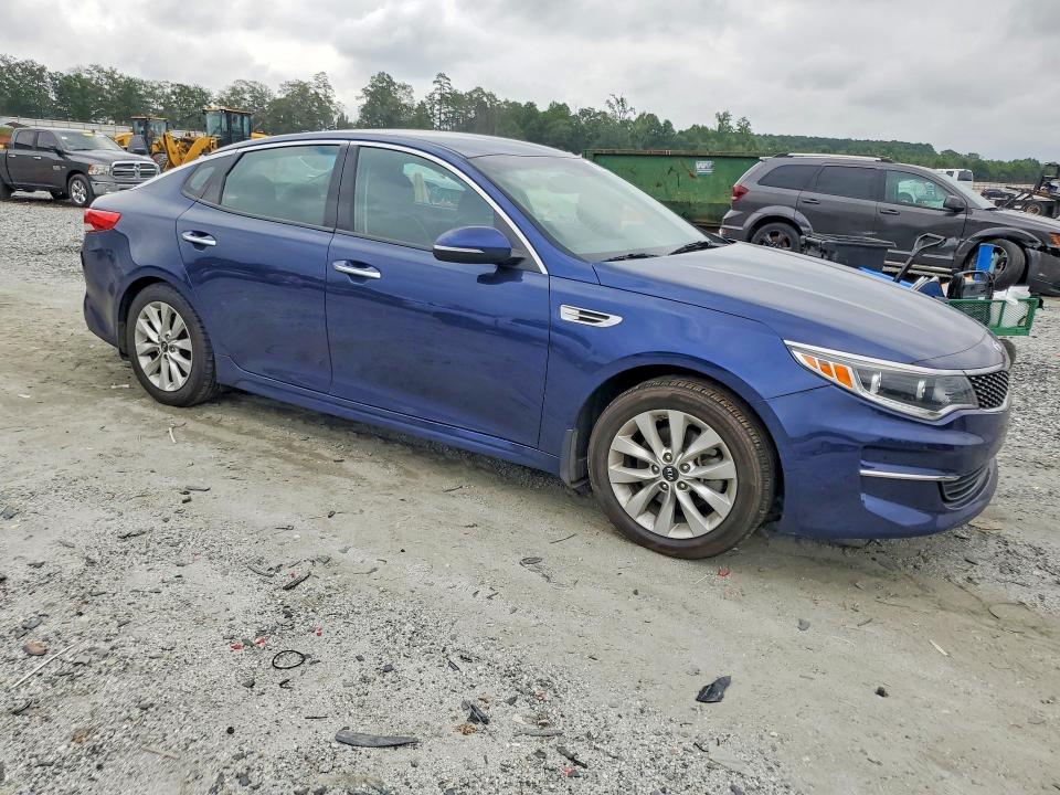 Photo 4 from auction – 2017 KIA OPTIMA with VIN 5XXGU4L38HG137021