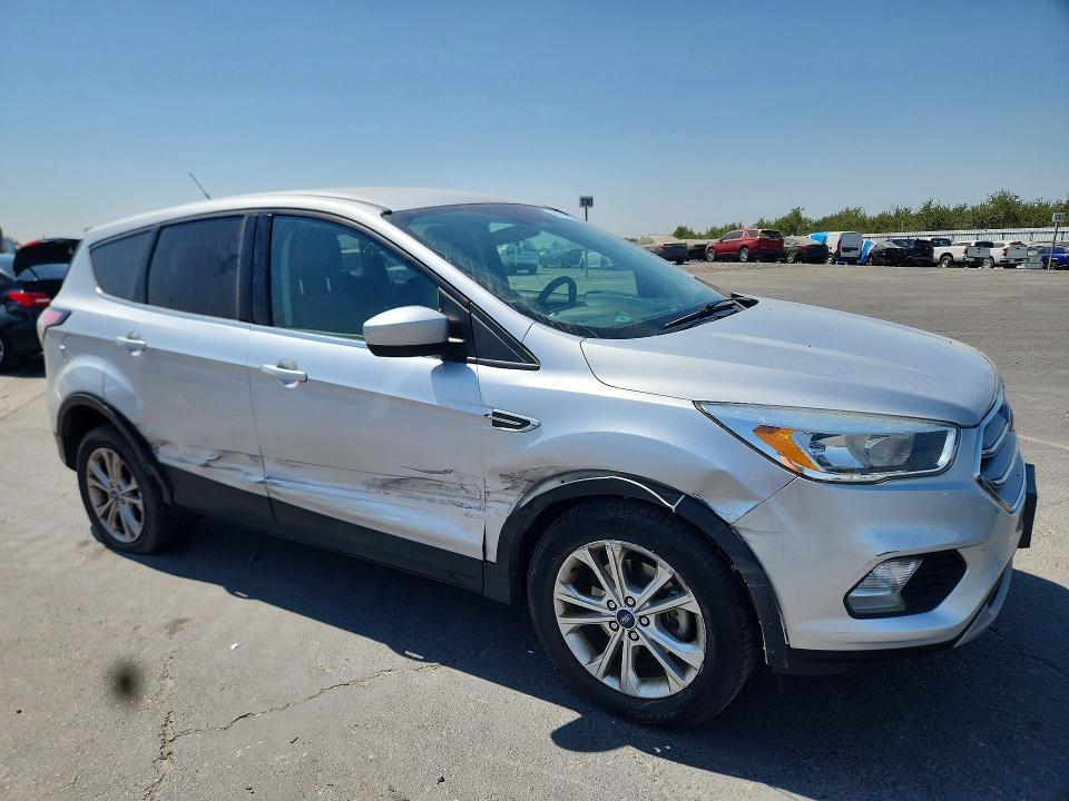 Photo 4 from auction – 2017 FORD ESCAPE with VIN 1FMCU0GD5HUE09699