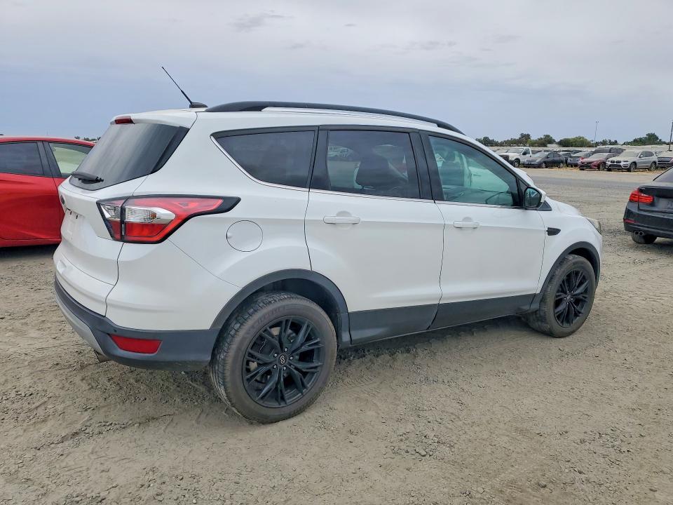 Photo 3 from auction – 2017 FORD ESCAPE with VIN 1FMCU9GD0HUE98683