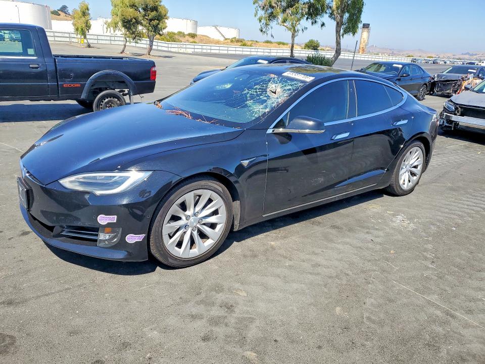 TESLA MODEL S 2018 with VIN 5YJSA1E22JF266757 - Photo from auction