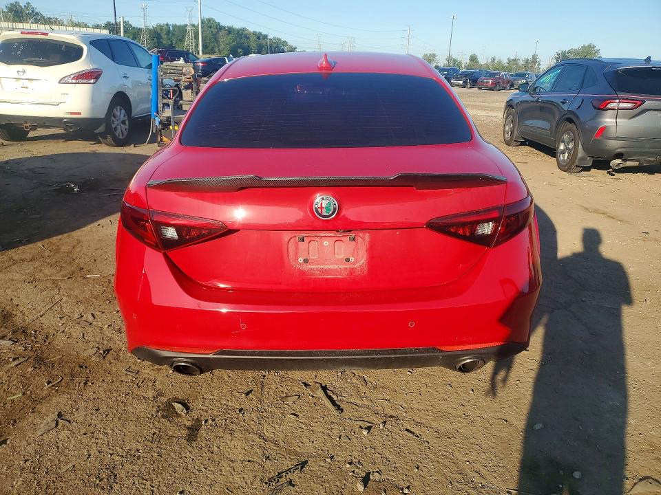Photo 6 from auction – 2018 ALFA ROMEO GIULIA with VIN ZARFAEDN5J7588857