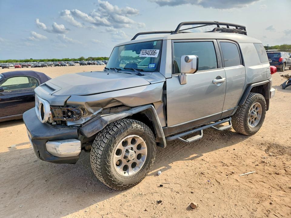 2012 TOYOTA FJ CRUISER - Търг №63940306