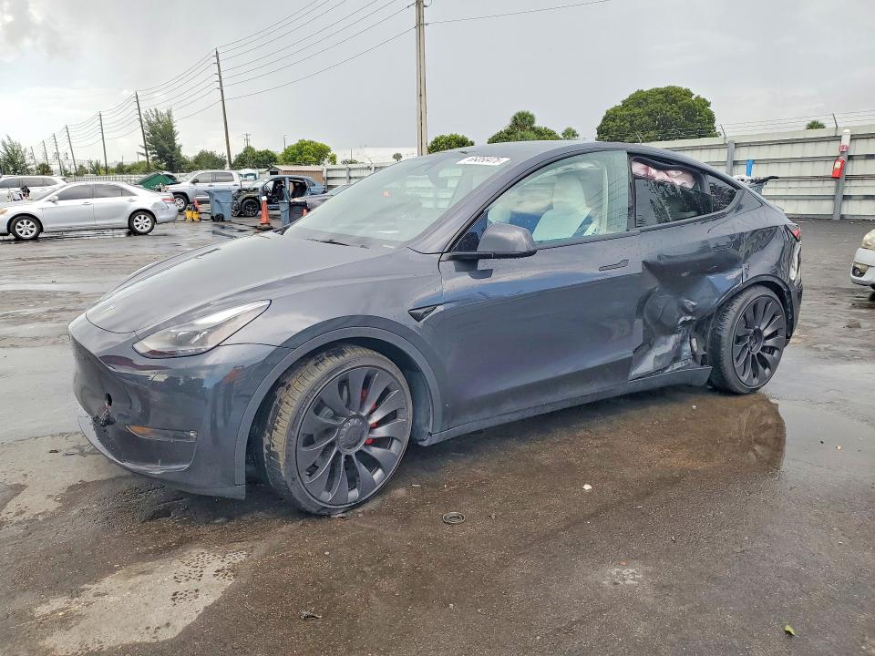 TESLA MODEL Y 2024 with VIN 7SAYGDEF5RF027229 - Photo from auction