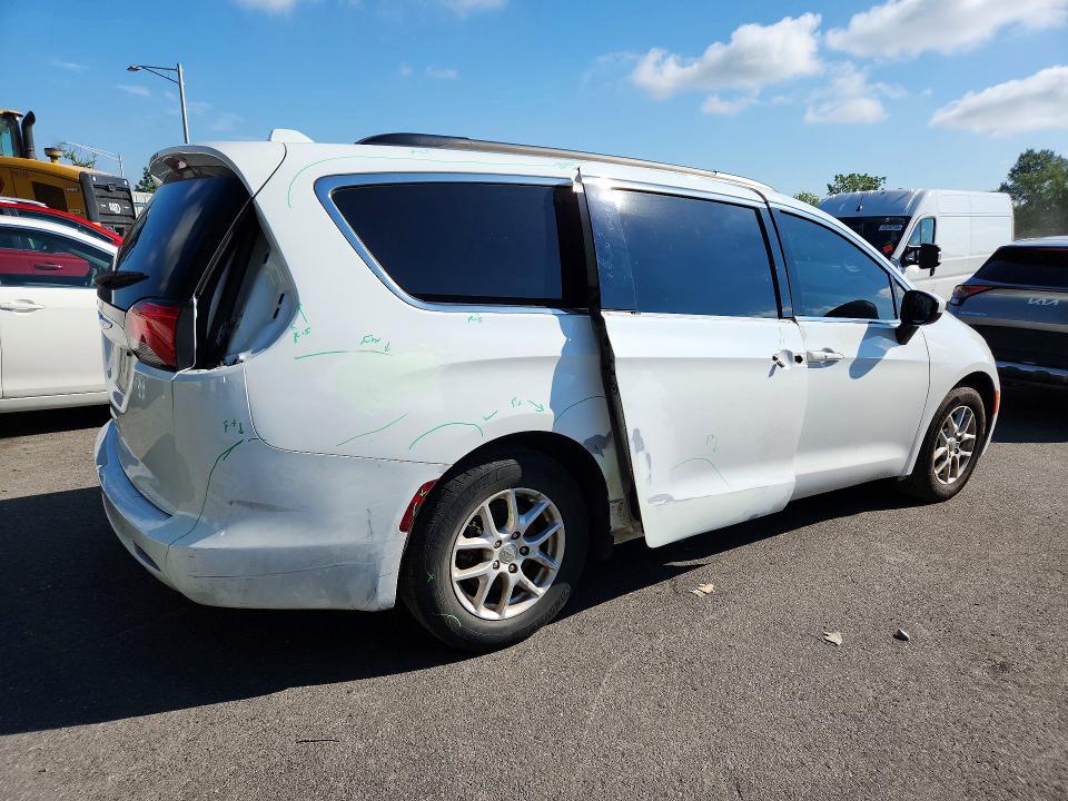 Photo 3 from auction – 2020 CHRYSLER VOYAGER with VIN 2C4RC1DG8LR156972