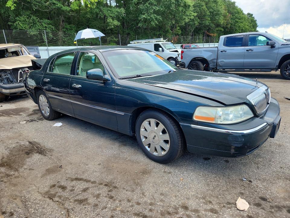 Photo 4 from auction – 2003 LINCOLN TOWN CAR with VIN 1LNHM83W43Y629414