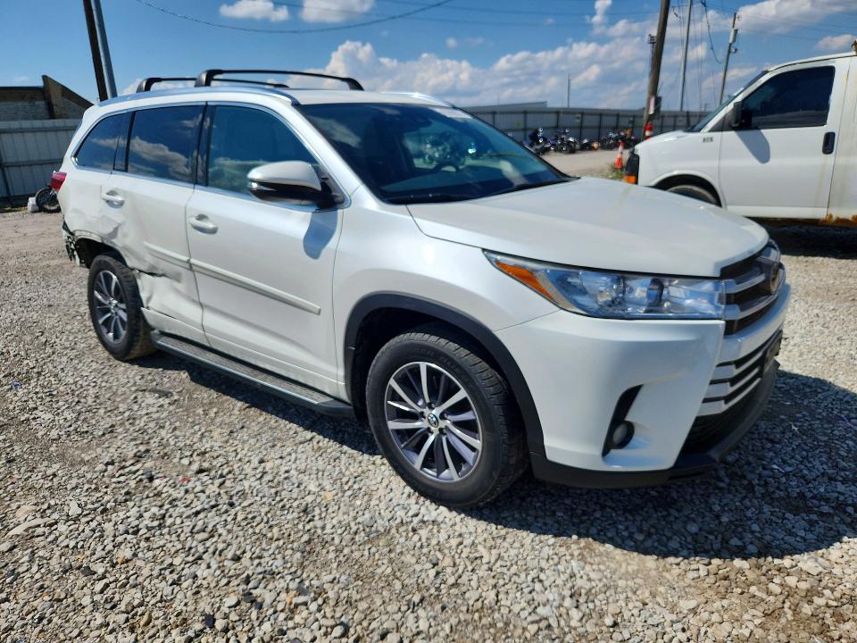 Фото 4 с аукциона – 2017 TOYOTA HIGHLANDER с VIN 5TDJZRFH5HS440641