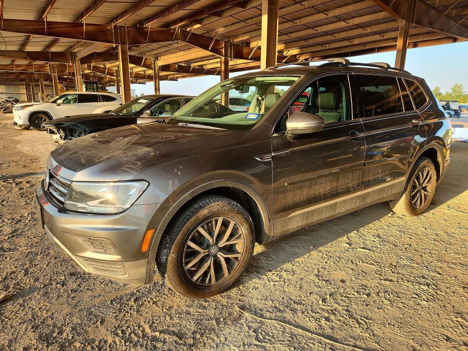 VOLKSWAGEN TIGUAN 2018 with VIN 3VV2B7AX6JM202302 - Photo from auction