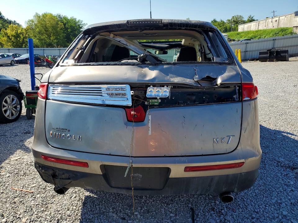 Photo 6 from auction – 2018 LINCOLN MKT with VIN 2LMHJ5AT0JBL01695