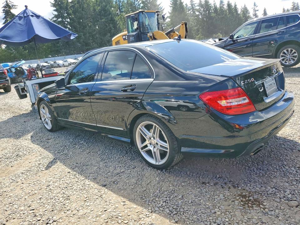Photo 2 from auction – 2014 MERCEDES-BENZ C with VIN WDDGF4HB1EA939448